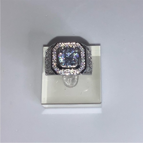 18k 2ct Solitaire Ring - Picture 12 of 14